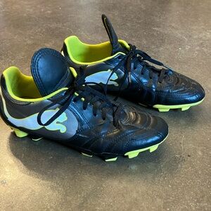 Puma Soccer Cleats - 7.5